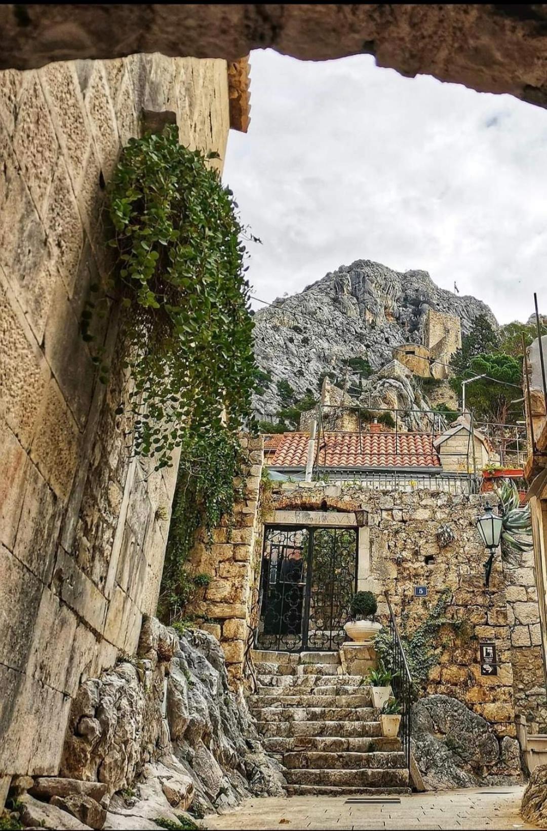 Apartmani Branko Vojnovic Omis Bagian luar foto