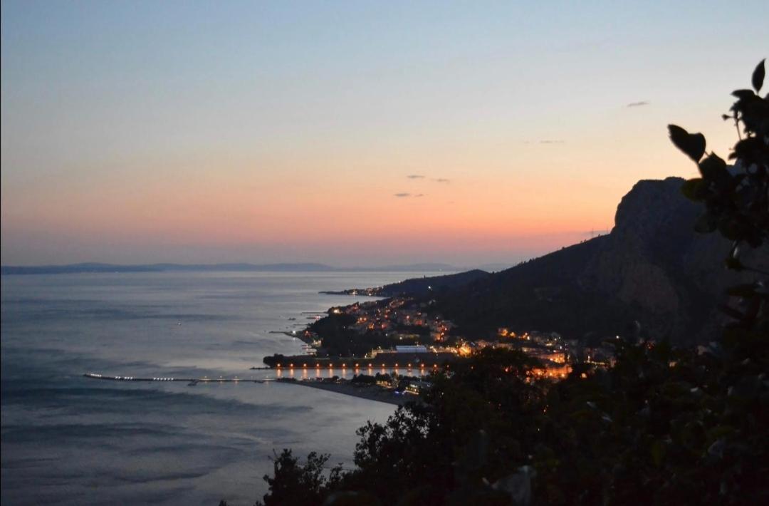 Apartmani Branko Vojnovic Omis Bagian luar foto