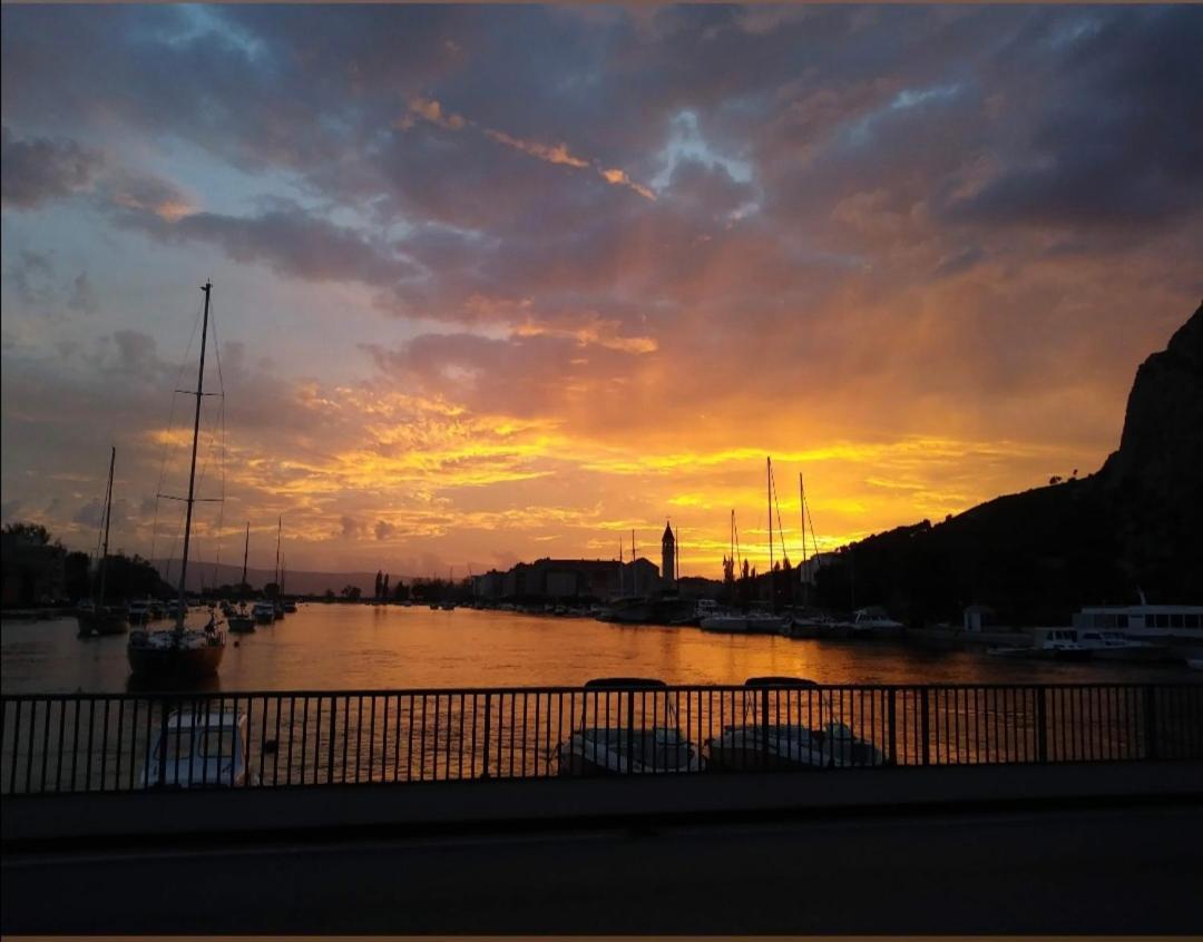 Apartmani Branko Vojnovic Omis Bagian luar foto