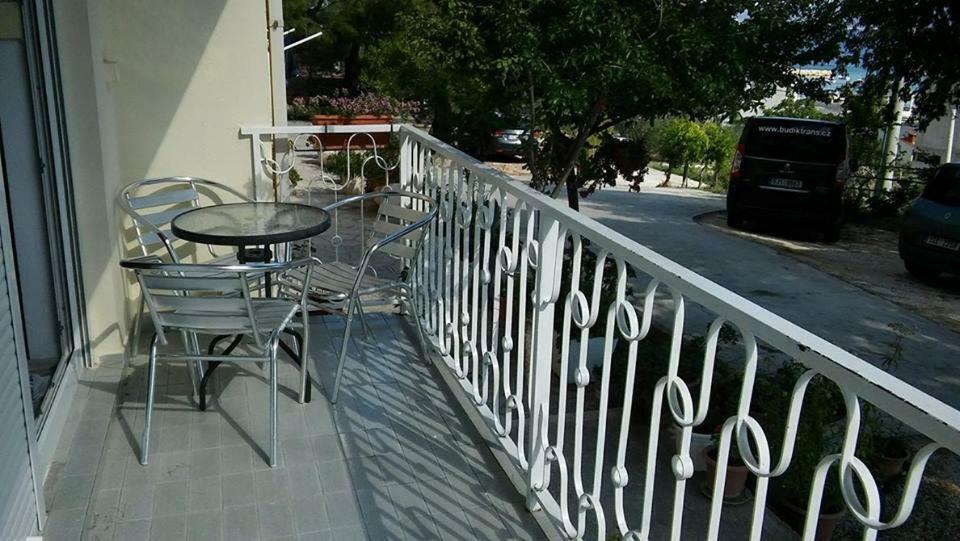 Apartmani Branko Vojnovic Omis Bagian luar foto